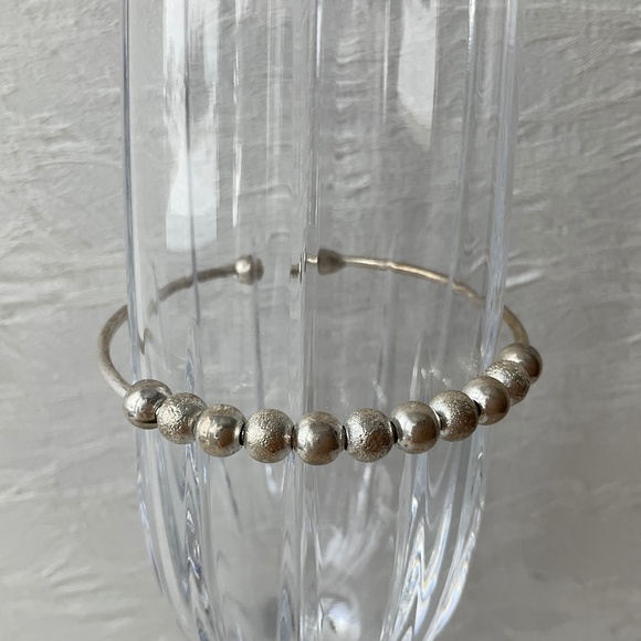 🧚 2/$15 Silver-tone Bangle Bracelet - Picture 1 of 5